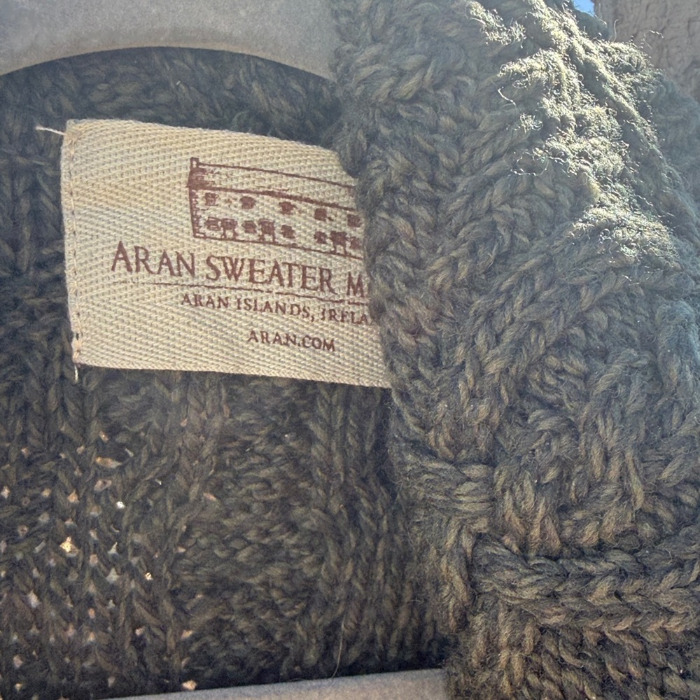 Elegant Dark Green Cable Knit Cardigan - Picture 4 of 6